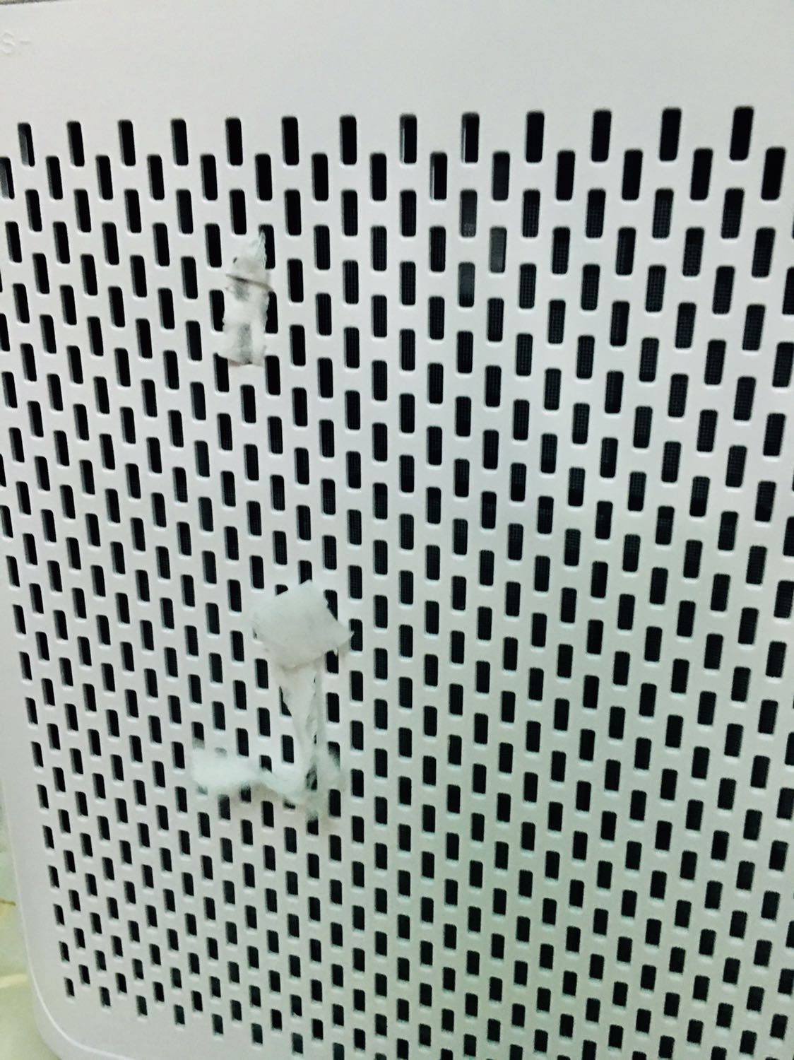 Tiki gói hàng cẩn thận, giao nhanh. Máy thiết kế đẹp, sang, chạy êm ru k ồn. Nhiều chức năng, dùng app dk rất tiện. Hãng hổ trợ nhanh. Rất hài lòng, mọi ng nên mua nhé. Mình mua đợt mega sale nên giá hạt dẻ lắm.