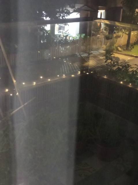 Hộp nhỏ hơn tưởng tượng. Đóng gói gọn. Đi nhanh. Lắp xong tối đã thấy sáng đèn