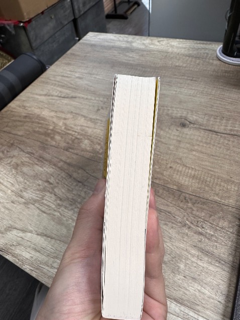 Sách cảm giác là hàng lưu kho rất lâu rồi giờ bán cho khách, hình thức tệ như ảnh