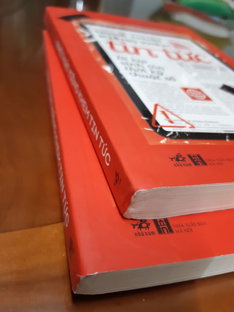 Sách đẹp và mới. Nhưng vấn đề vận chuyển làm thùng giấy gói sách móp méo, mềm oặt. Sách mới bên trong cũng vì vậy mà va đập làm gáy sách cong, móp. Mong Tiki chú ý và khắc phục vấn đề này đi ạ