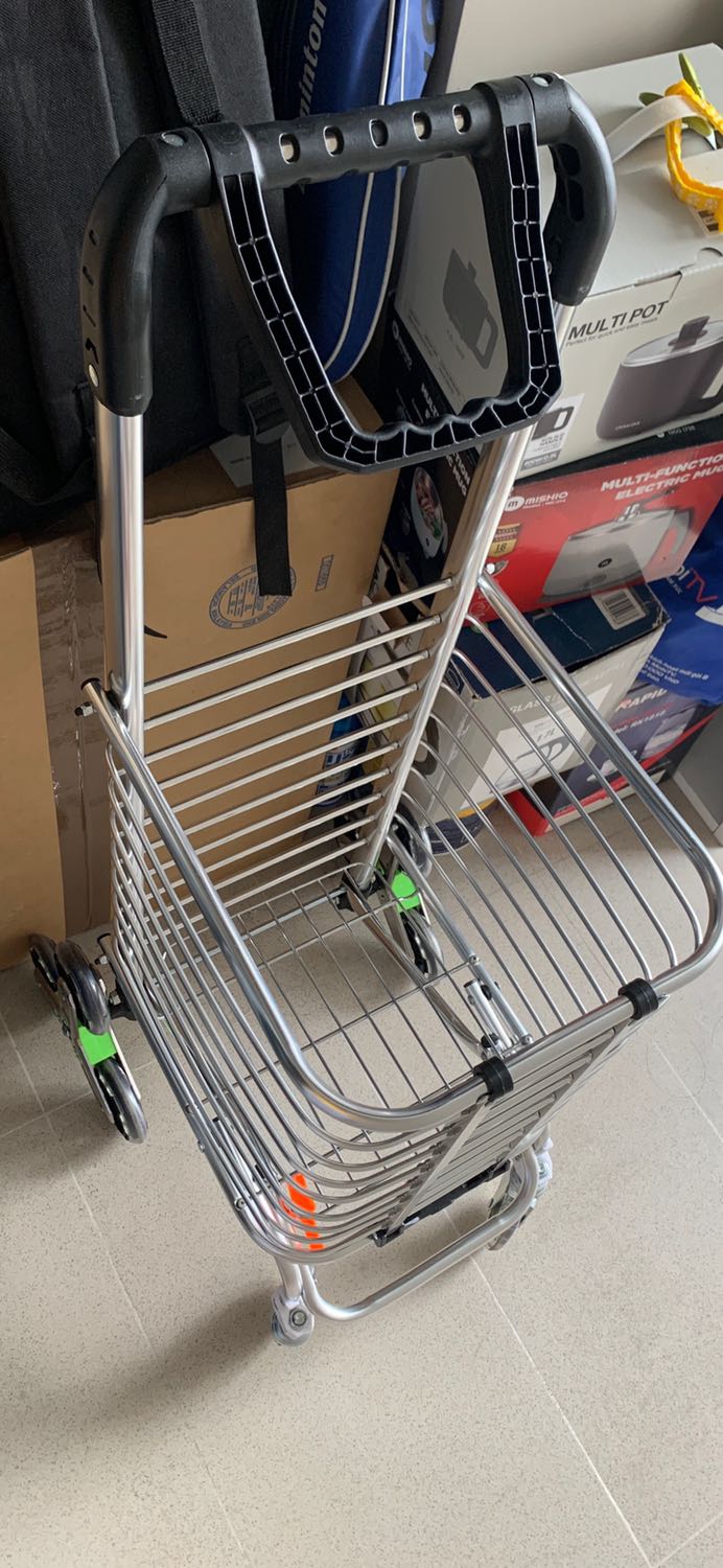 Xe đẩy 8 bánh là lựa chọn tốt nhất, đẩy xe thoải mái mad ko phải kéo nặng. Mẹ mình rất thích. Mua một lần đảm bảo không hối hận. Ban đầu lúc lắp xe mình có hơi loay hoay một xíu vì không có hướng dẫn. Mỗi tội không có móc cài như phần thông tin có. Xe đẩy 8 bánh là lựa chọn tốt nhất, đẩy xe thoải mái mad ko phải kéo nặng. Mẹ mình rất thích. Mua một lần đảm bảo không hối hận. Ban đầu lúc lắp xe mình có hơi loay hoay một xíu vì không có hướng dẫn. Mỗi tội không có móc cài như phần thông tin có.