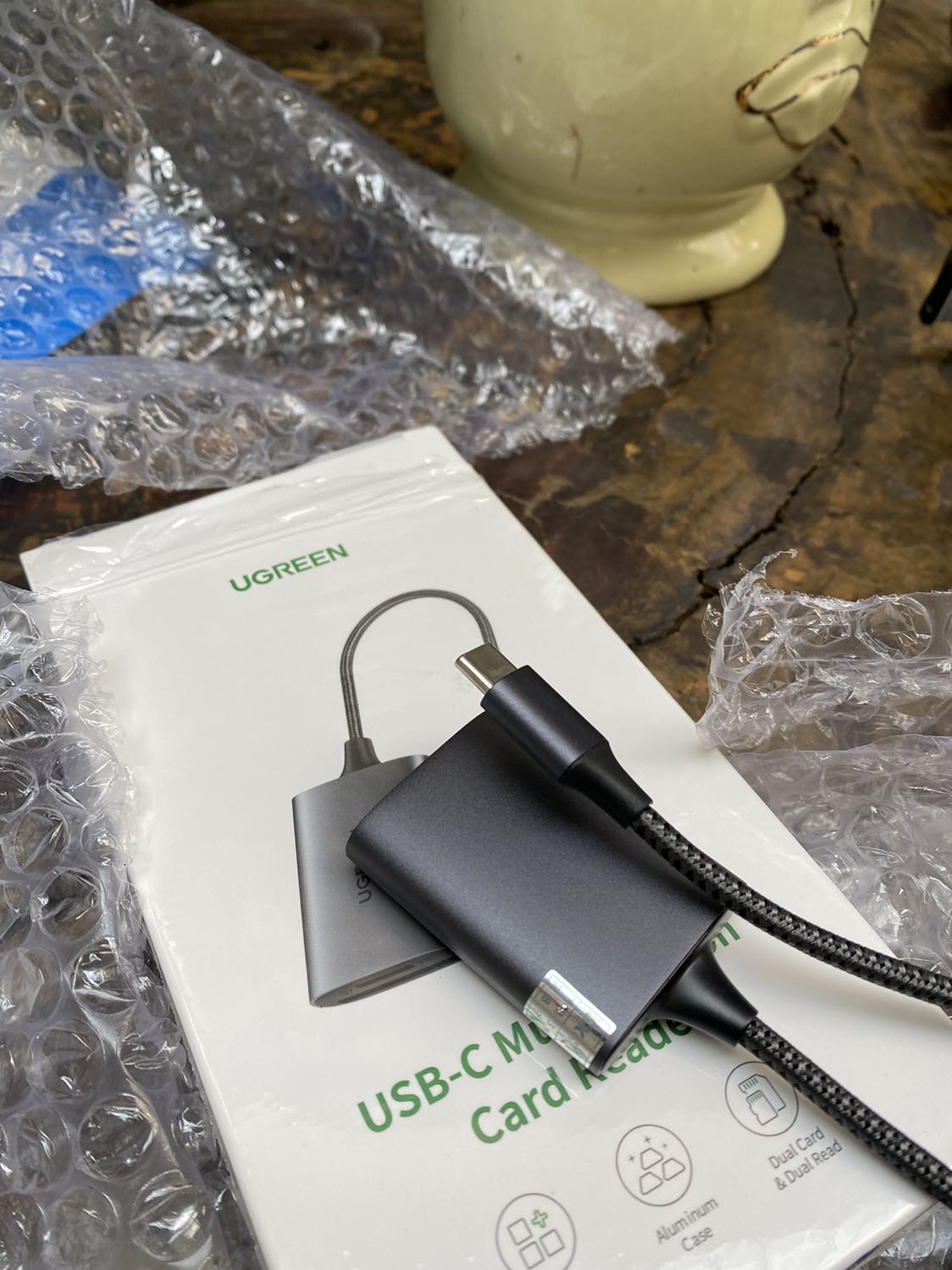 Đóng gói cẩn thận, Sản phẩm đúng mô tả, đẹp bằng kim loại nhìn chất lượng, shop tư vấn nhiệt tình