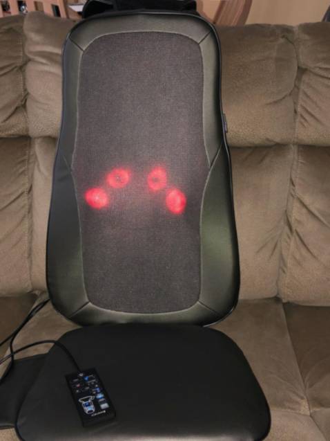 Giao hàng nhanh, sản phẩm được hoàn thiện tốt da sờ rất mát và mịn. Khi ngồi cảm giác rất êm và thoải mái. Massage thì khá ổn, dễ điều khiển. Thích nhất là cái đệm này shop có bảo hành nên khi có lỗi gì thì yên tâm hơn. Mình đã gọi điện theo số và shop tư vấn lại rất nhiệt tình. Đánh giá rất cao dịch vụ của shop