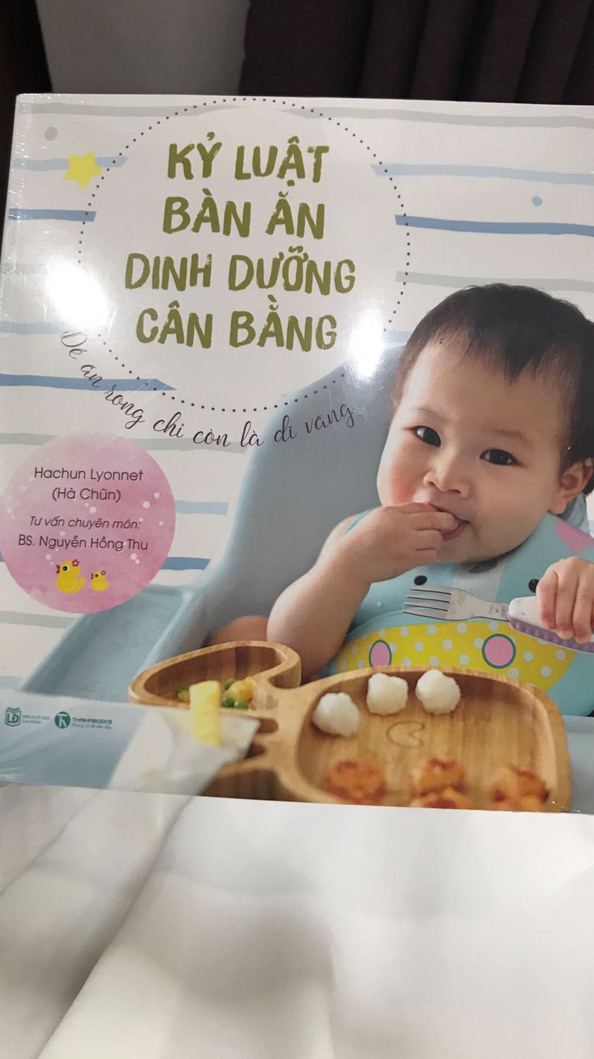 Tuy mùa dịch nhưng Tiki giao hàng nhanh và kỹ càng lắm ạ.
Sách có nội dung kèm nhiều hình ảnh và màu sắc thu hút. Và có tặng kèm sổ tay nữa hehe.