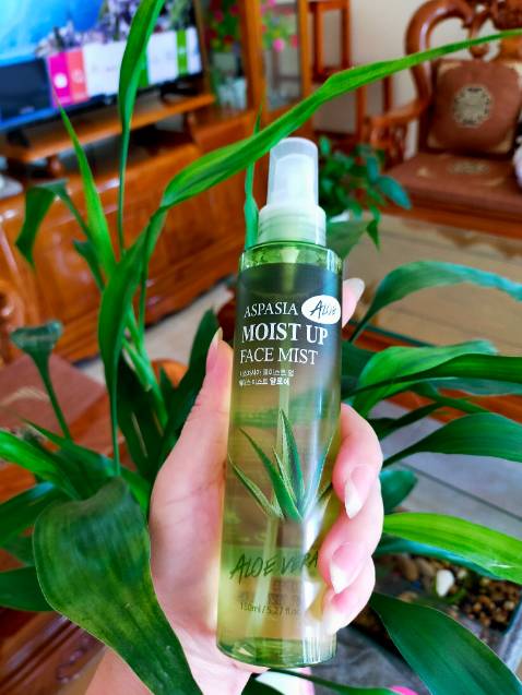 Sản phẩm cấp ẩm tốt, thẩm thấu nhanh và khô ko bị dính da mặt. Dễ chịu ko làm căng tức làn da. Hết sẽ ủng hộ shop tiếp ạ