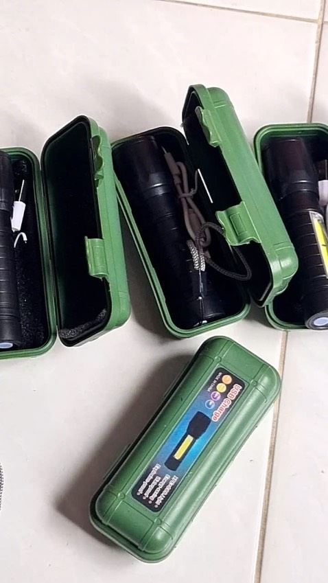 Đèn pin giá hạt dẻ, mà rất tinh tế nhỏ gọn để cầm tay mang theo để trong túi hoặc trên ô tô khi cần rất tiện. Giao hàng trong tp hcm nhanh.