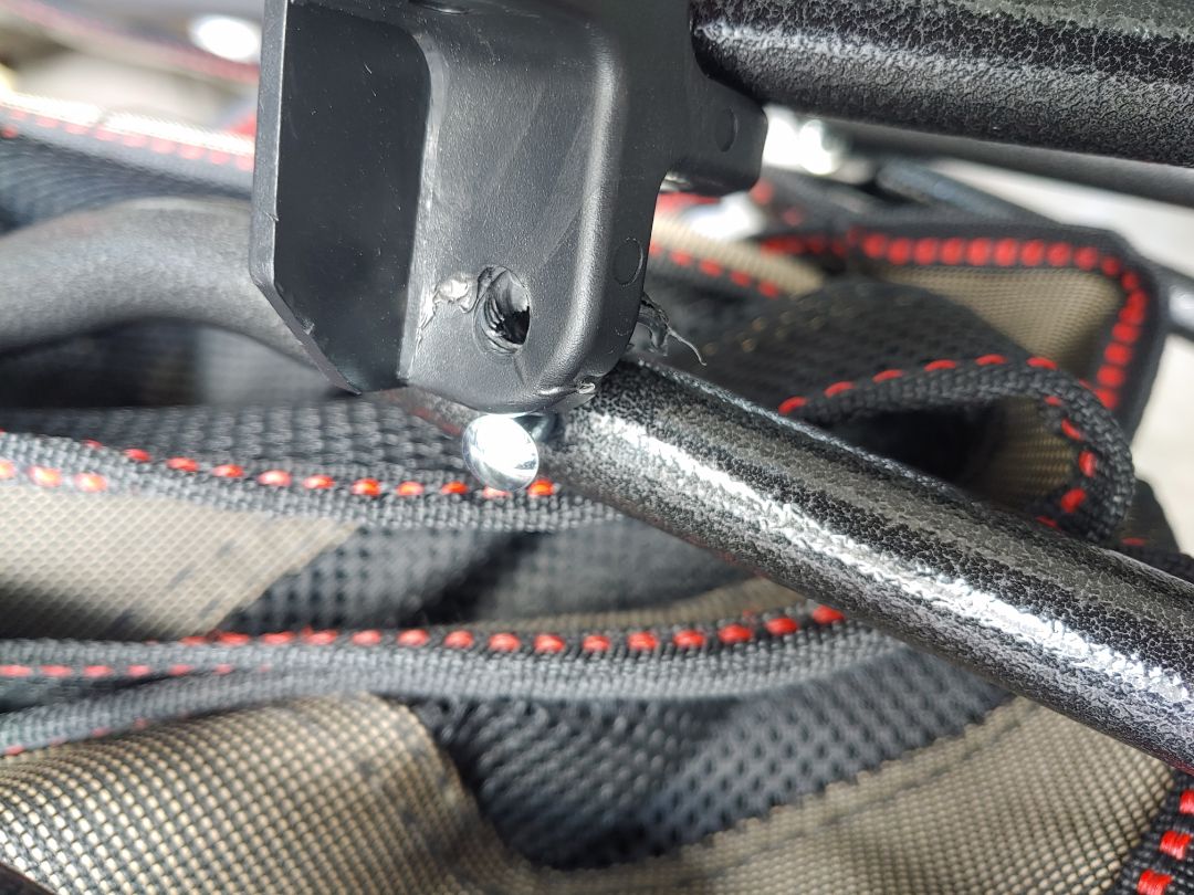 mới nhận ngày 10/6 , hôm nay 23/6 thì bị gãy hết xài được rồi , 13 ngày sử dụng = 6***