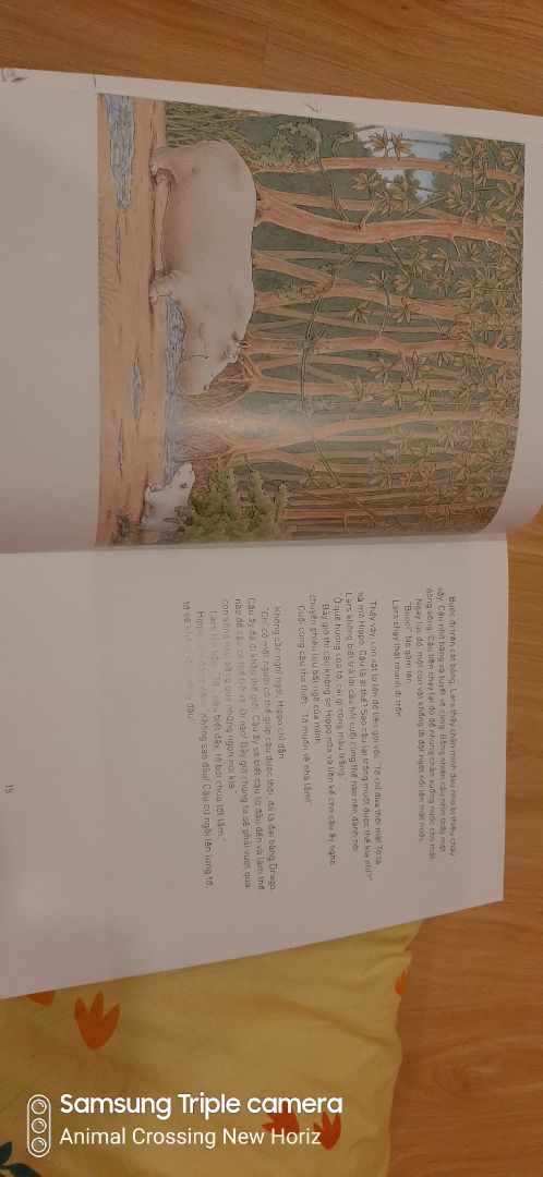 nội dung dễ thương, phù hợp với các bé 9 tuổi trở xuống. sách màu đẹp nhưng giấy hơi bóng nên bị lóa khi đọc.