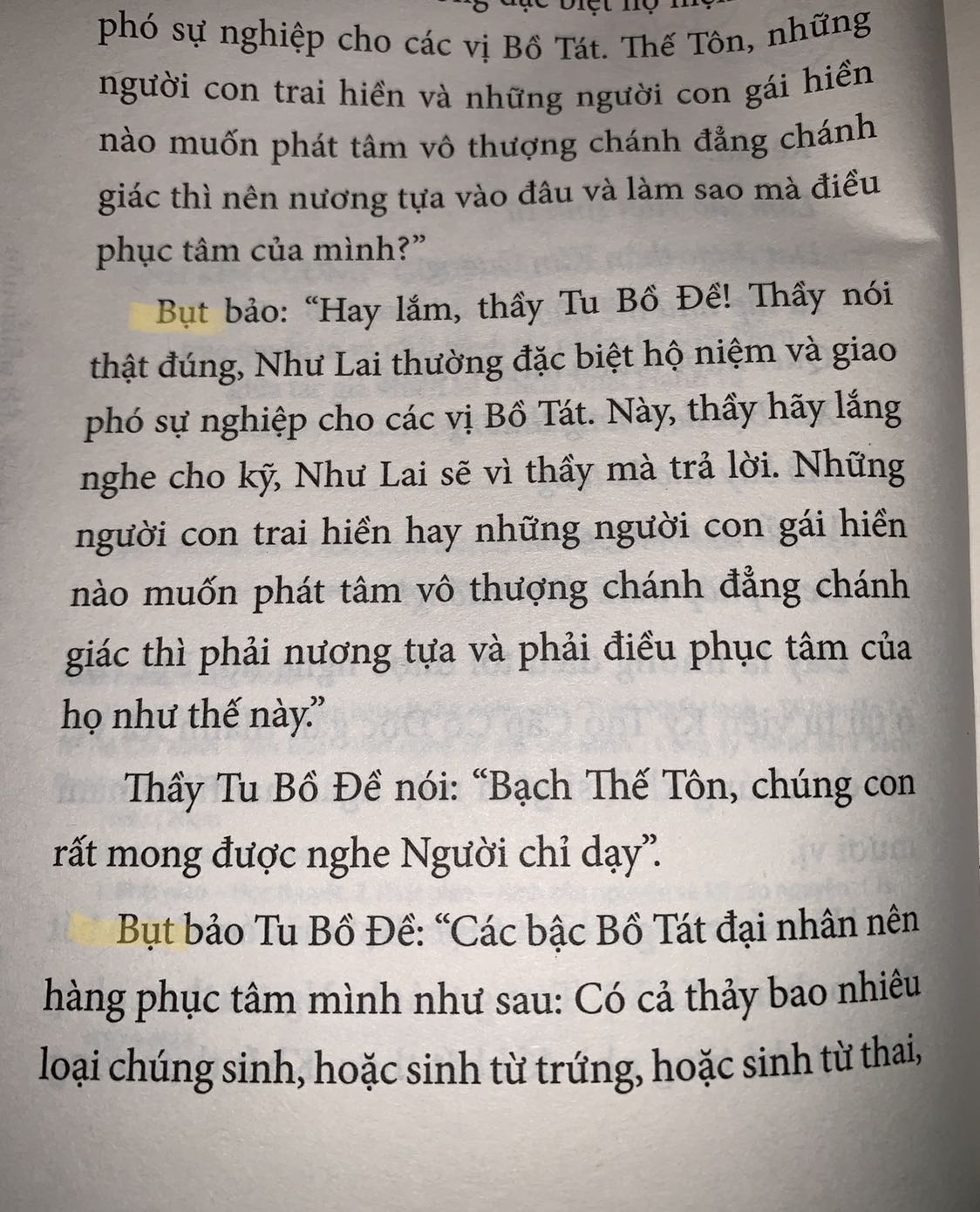 Bụt là ai? Sao lại xuất hiện Bụt trong Kinh? Dường như danh xưng Bụt gán ghép vào Đức Phật Thích Ca.
Thật sự rất thất vọng về quyển sách này.
Biết rằng không được chấp vào văn tự.
Nhưng với những người mới nghiên cứu Đạo Phật sẽ gây trở ngại.
Mong nhà xuất bản sớm xem xét qua.