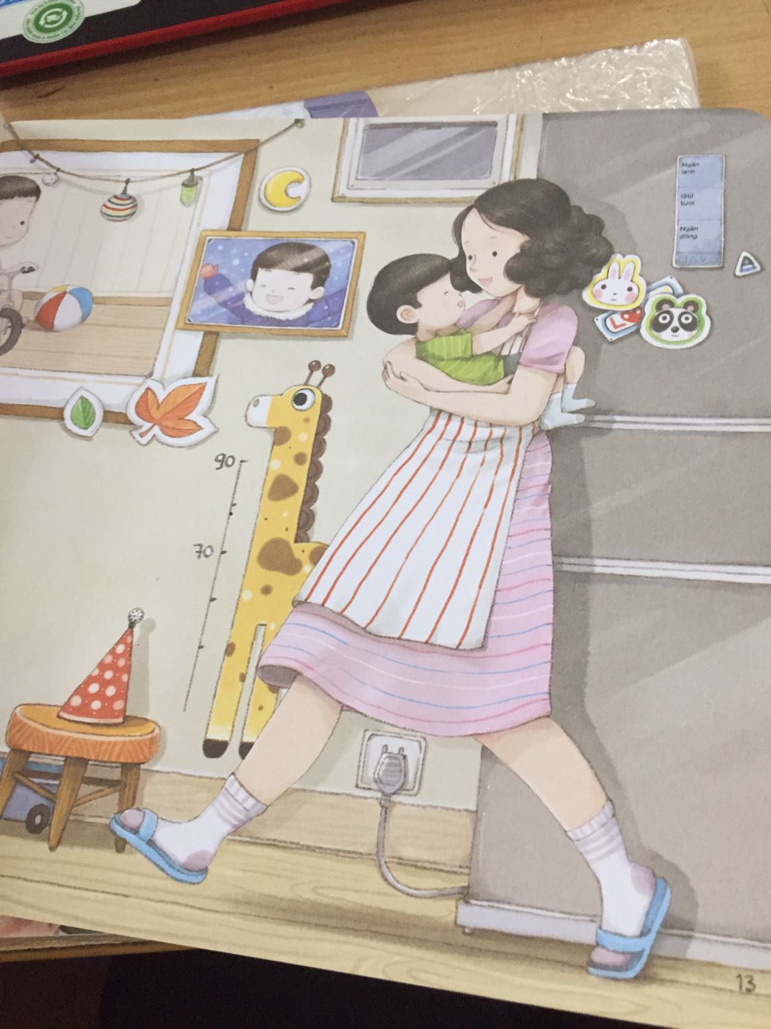 Mình nhận được sách rất nhanh, hôm qua đặt hôm nay đã có rồi. Bé nhà mình rất thích. Nội dung dễ hiểu phù hợp với bé nhà mình 4 tuổi.