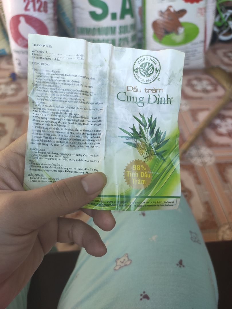 nắp vặn ko chặt .nên tinh dầu đổ hết ra giấy. mong giao hàng kiểm tra kĩ hơn trước khi giao.ship hàng nhanh và hài lòng nắp vặn ko chặt .nên tinh dầu đổ hết ra giấy. mong giao hàng kiểm tra kĩ hơn trước khi giao.ship hàng nhanh và hài lòng