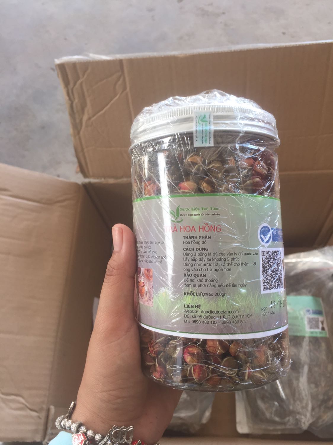 Búp trà nhỏ hơn trong hình