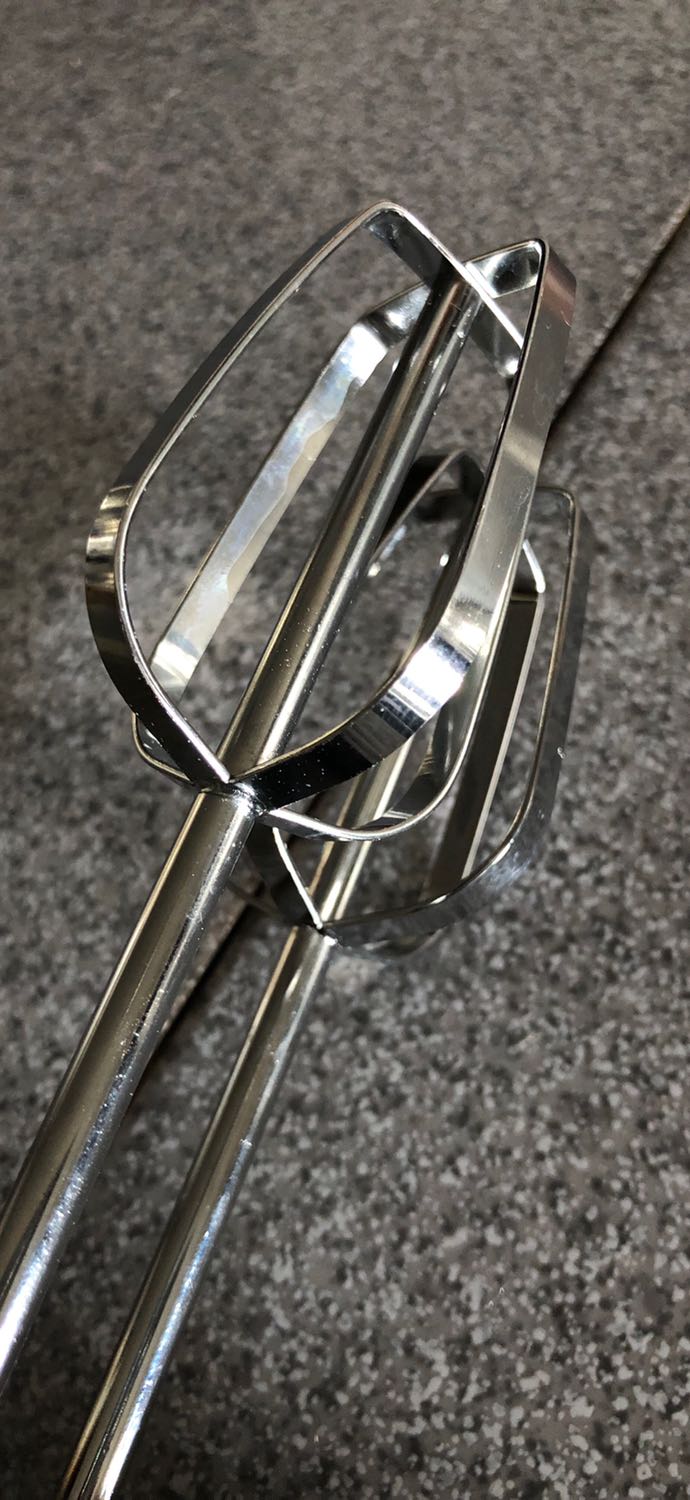 Đóng gói cẩn thận, giao hàng nhanh, máy hoạt động êm. Bình thường đánh trứng làm bánh 15ph muốn mỏi tay, nay có máy đánh 5ph. Cho shop 5*