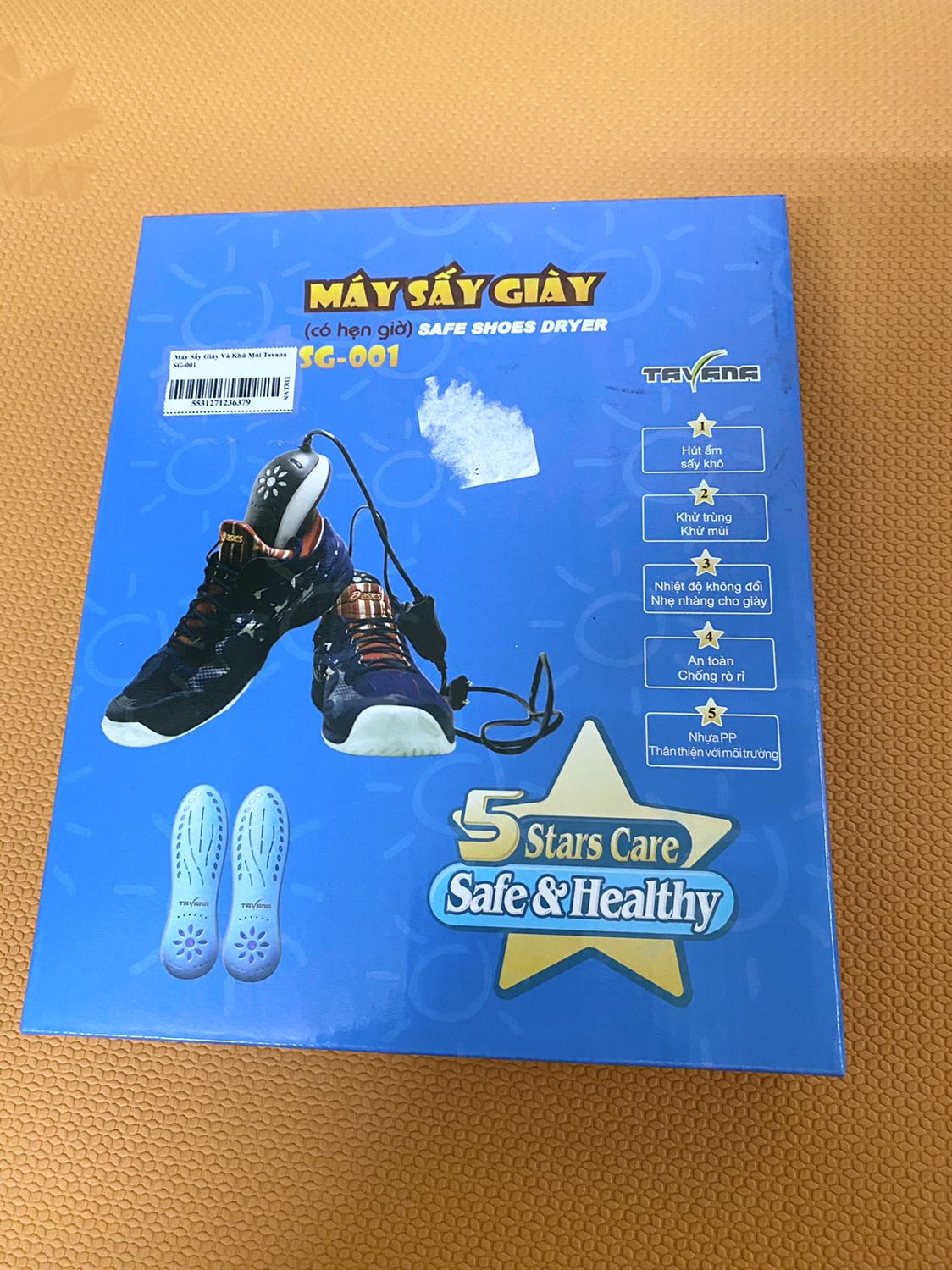 SP đúng như mô tả, có điều phù hợp với giày size lớn hơn (size giày nam), giày nữ là tuỳ form đút vào hơi khó khăn :))
Dùng thử 2 tiếng mục đích để khử mùi giày thì thấy là sp nóng ở mức độ vừa phải, mình có thể sờ tay vào được, có hẹn giờ (cái này thì rất thích), sau 2 tiếng giày có đỡ mùi hơn chút, nhưng chắc muốn hiệu quả rõ rệt chắc phải để qua đêm mất ?
Nói chung cũng đáng để trải nghiệm!