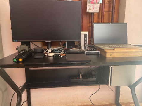 Chất lượng quá kém so với mức giá tầm 900k. Nếu ra thẳng các cửa hàng nội thất chuyên về bàn học thì những mẫu như này chỉ tầm 500k-600k và chất lượng thì không thua kém gì bàn này cả thậm chí là còn không mất công lắp và được các cửa hàng vận chuyển miễn phí. Chẳng qua là mình không có nhiều thời gian đi mua đi lựa chọn nên mới đặt hàng tiki cho nhanh.