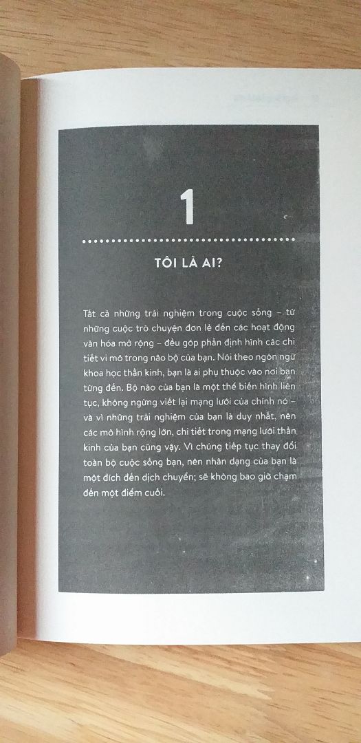 * Ưu điểm:
Giao hàng siêu tốc?, sớm những hai ngày
Sách đẹp, lành lặn, còn rất mới??
Nội dung chưa đọc nhưng nhìn lướt qua thì có vẻ khá hay và thú vị
* Nhược điểm: 
Sách rất bụi, hơi mất công lau ??
Hàng gói sơ sài quá, hộp đựng móp hết, nếu có thêm chống sốc như Fahasa thì hay rồi

Tóm lại là tuyệt vời.