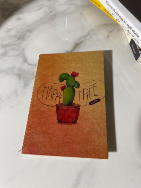 Bộ truyện đọc cực cuốn và dễ thương. Những nét vẽ miêu tả chân thật cuộc sống của người Nhật những năm 1960 và sự ngây thơ, hồn nhiên của những đứa trẻ trong truyện. Khi đọc truyện đôi khi mình phá lên cười, đôi khi phải dừng lại để ngẫm nghĩ về những câu nói rất ý nghĩa của bà Osano, bà ngoại của Akihiro. Cảm giác như mình đang quay lại tuổi thơ, cái thời không có Internet, không có máy chơi game, chỉ luẩn quẩn làm bạn với sách ( mình là thế hệ đầu 8X, quá già để đọc truyện tranh nhưng mình vẫn thích mê bộ này). Rất ý nghĩa nếu các bậc cha mẹ đọc cùng con bộ truyện này.

Tiki giao hàng rất nhanh. Bộ truyện được bao bọc cẩn thận, bìa trình bày đẹp. Mình còn được tặng thêm 1 quyển sổ tay nhỏ rất xinh nữa. Sẽ tiếp tục ủng hộ Tiki lâu dài. Cảm ơn rất nhiều ạ!