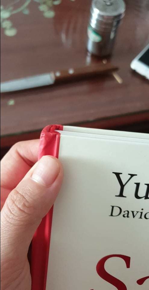 sách hay nên mình lựa mua tin tưởng đặt tiki. Giao rất nhanh mình đặt hôm qua nay đã có nhưng đóng gói bảo quản sách k tốt chút nào chỉ bỏ sách vào cái hộp k quấn k bao gì cả nên sách bị móp ở 2 đầu. Nhận sách mới hy vọng đẹp k móp méo mà vậy hơi buồn. Góp ý mong bao bọc bảo quản sách khi gửi đc kĩ lưỡng hơn