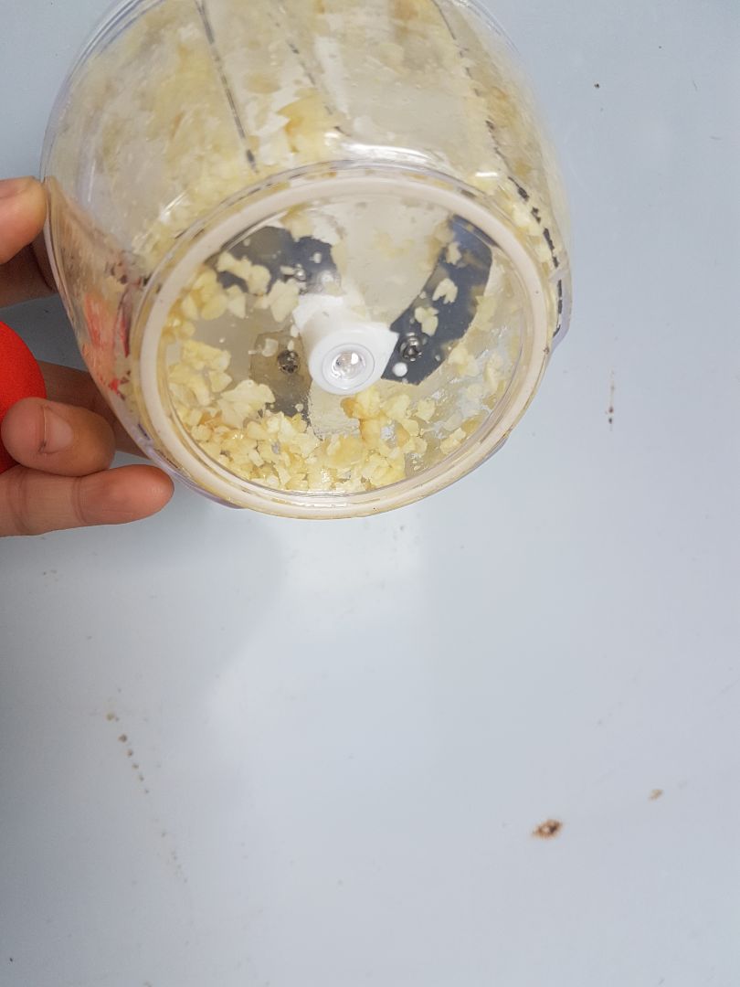 xay cháo cho bé ăn dặm cũng quá tiện xay ớt xat tỏi gì cũng đc hết ý. mình chưa xay thịt nên k biết. cơ mà có cái này con mình nó hào hứng cùng tham gia giúp mình lắm. Dừa Lòng Dừa dạ nhắm hjhj thankiu