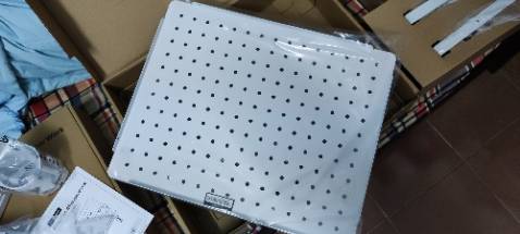 Hàng được đóng gói đẹp và bài bản, bảng khá lớn và được gia công đẹp thích hợp gắn thêm nhiều phụ kiện treo đồ sau này, lắp đặt cũng dễ dàng (sản phẩm có kèm theo chìa khóa bắt ốc), mình mua loại chân kẹp bàn để tiết kiệm không gian lắp đặt. Cảm ơn shop 👍