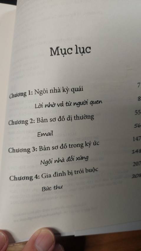 Không thấy án mạng, nạn nhân hay kẻ giết người một cách trực tiếp,  câu chuyện là một chuỗi các suy diễn một chiều về án mạng và các bí ẩn nhiều khi có vẻ phi logic và hoang đường. Ở  khía cạnh khác tất nhiên không thể đòi hỏi nhiều hơn ở tác phẩm này trong việc khắc họa chiều sâu nhân vật, hay truyền tải những thông điệp lên án hiện thực xã hội hay hướng đến các giá trị nhân văn.  
Là người sáng tạo nội dung trên nền tảng youtube nên cách viết và trình bày của tác giả được coi là những sáng tạo hết sức mới mẻ. Không phải là một tiểu thuyết trinh thám kinh dị  truyền thống đây là một tác phẩm với motip khác lạ mang tính giải trí cao dành cho bạn đọc thế hệ mới.