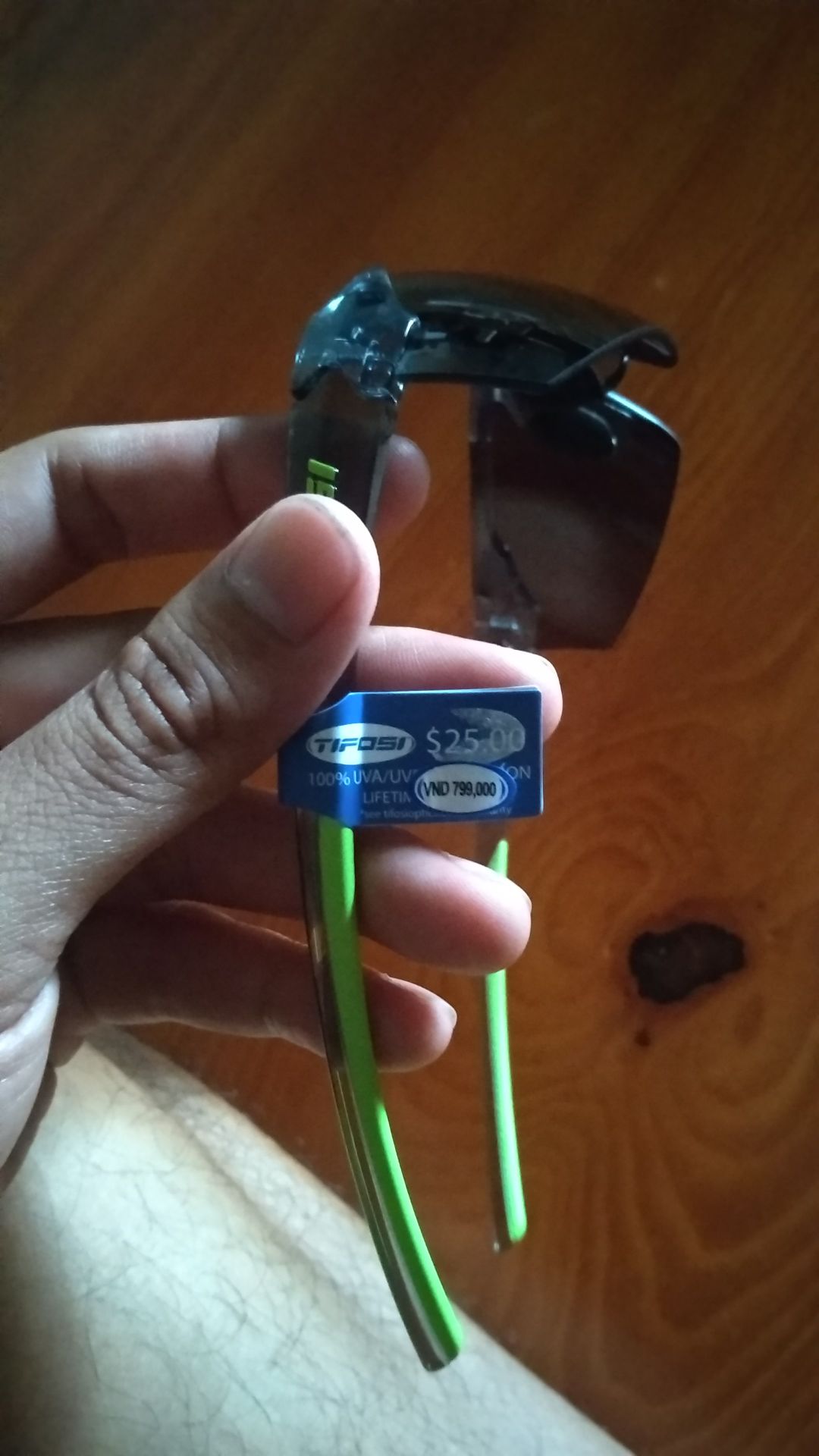 Có vẻ hàng nhập thuế hơi cao thì phải............ Cơ bản chấp nhận đc