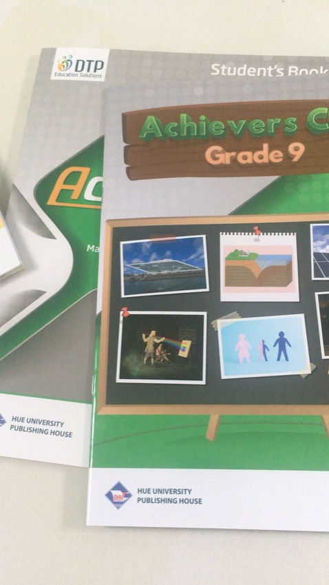 shop giao hàng nhanh, đặt 2 cuốn shop giao đầy đủ k thiếu cuốn nào
shop cho kiểm hàng nên yên tâm mua hàng, sách đẹp, shipper nhiệt tình lắm ạ