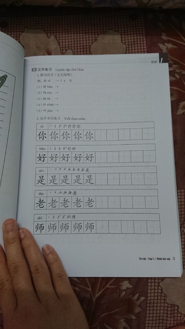- Sách đẹp, mới, nội dung bài luyện tập ổn, có phần luyện viết
- Mua 2 quyển chỉ 1 quyển bài tập có bọc nilon
- Giao hàng nhanh