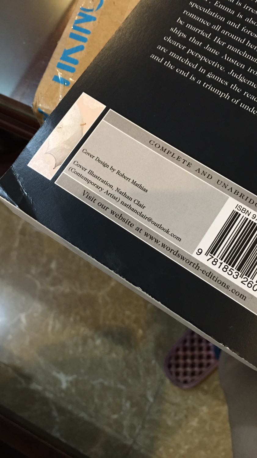 Mùi sách thì mới mà viền sách trông cũ quá. Bị sờn ấy :((( mình thì vừa nghiện đọc sách vừa nghiện chăm sách nhìn buồn quá đi. Thôi tạm cho 3 sao