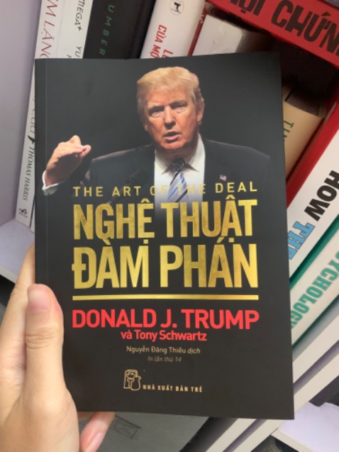 Sách ông Trump rất súc tích, giải thích rất thẳng và dễ hiểu. Tiki giao sách mới, đẹp và nhanh. Sách bị sai một số lỗi chính tả