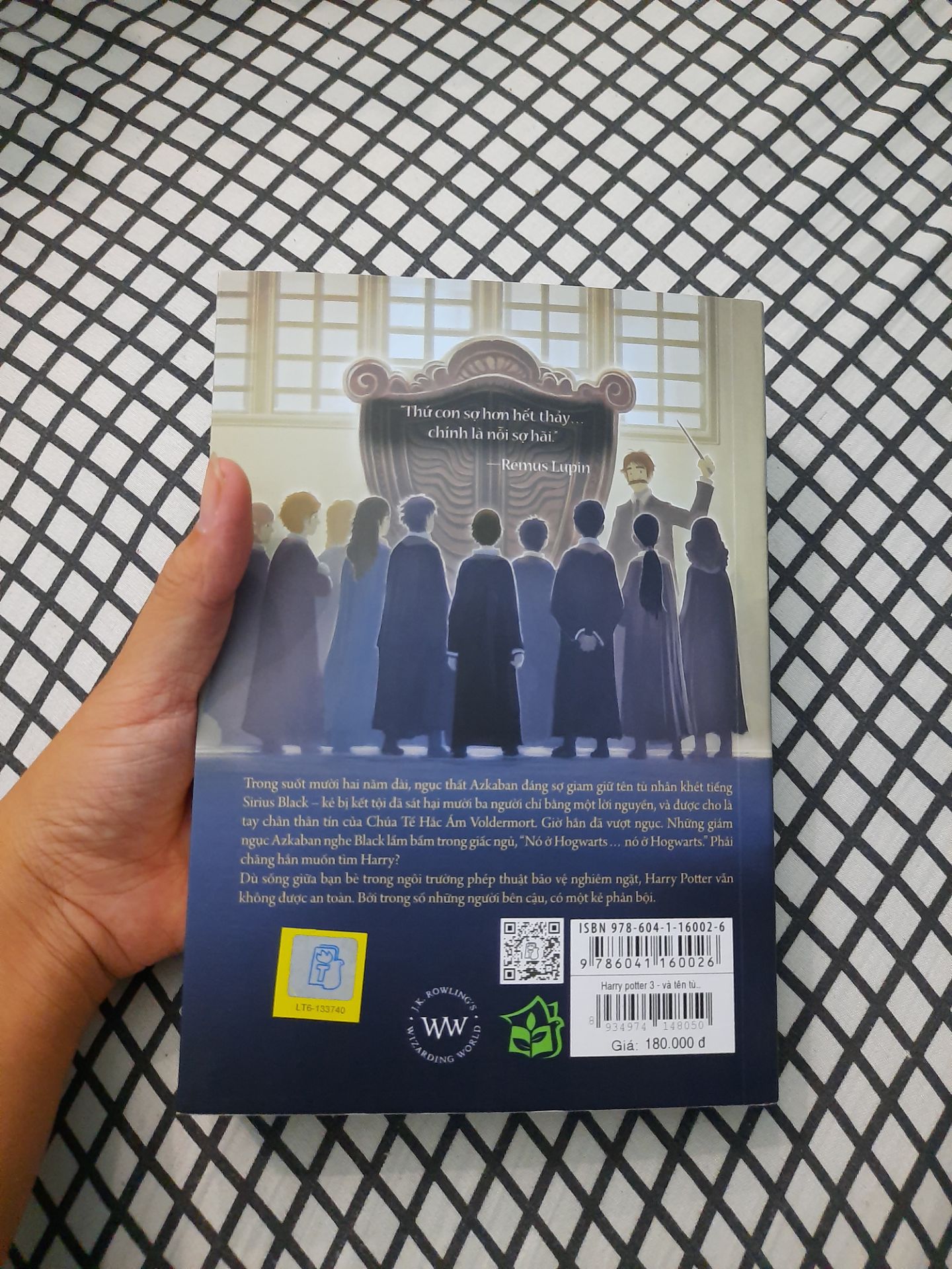 Cực kì hài lòng nha. Được sale tận 50% thì ngại gì mà không rước ngay heheee. Tuy hàng sale nhưng chất lượng không hề sale miếng nào, sờ đã dã mang, sách còn đẹp nữa =))) nội dung thì khỏi nói, ai cũng biết hay rồi. Rất nên mua nha