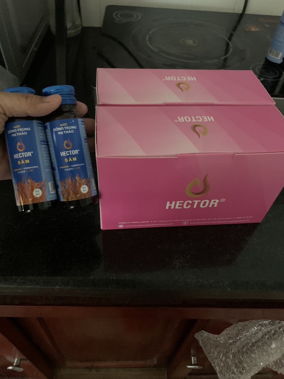 Luôn freeship dù chỉ mua 1 hộp. Mua nhiều sẽ được giảm thêm ạ. Đặc biệt là cứ mỗi combo 2 hộp sẽ được tặng thêm 2 chai dành cho nam giới (nữ uống có sao đâu ?).