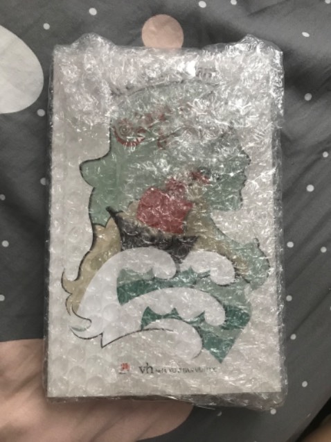 Sách bọc rất cẩn thận, chữ rõ nét, in ấn tương đối rõ