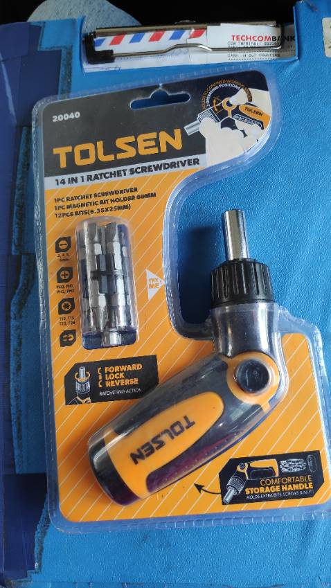 Đặt cái này, giao cái khác hoàn toàn, tiền thì thu giống nhau. Cú này đẹp đấy. Chúc shop mau phá sản để bán hàng online trong sạch hơn