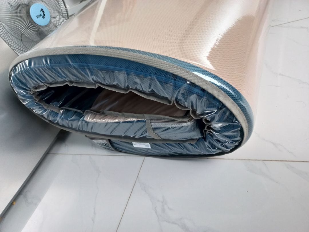 Mình trả hàng nhưng nhà bán không cho, gây khó dễ bằng cách đòi hoàn 20% tiền nệm mới được trả (điều này vi phạm chính sách của tiki), sau khi mình liên hệ tiki thì nhà bán không đòi tiền nữa nhưng lại bắt mình tự đem trả hàng về kho ở hóc môn trong khi mình ở xa. Sau đó mình liên hệ tiki nhà bán lại bặt vô âm tính không  liên lạc mình. Nhân viên vua nệm tư vấn như là cha mẹ mình. Các bạn xác định tinh thần trước khi mua đi. quá thất vọng.