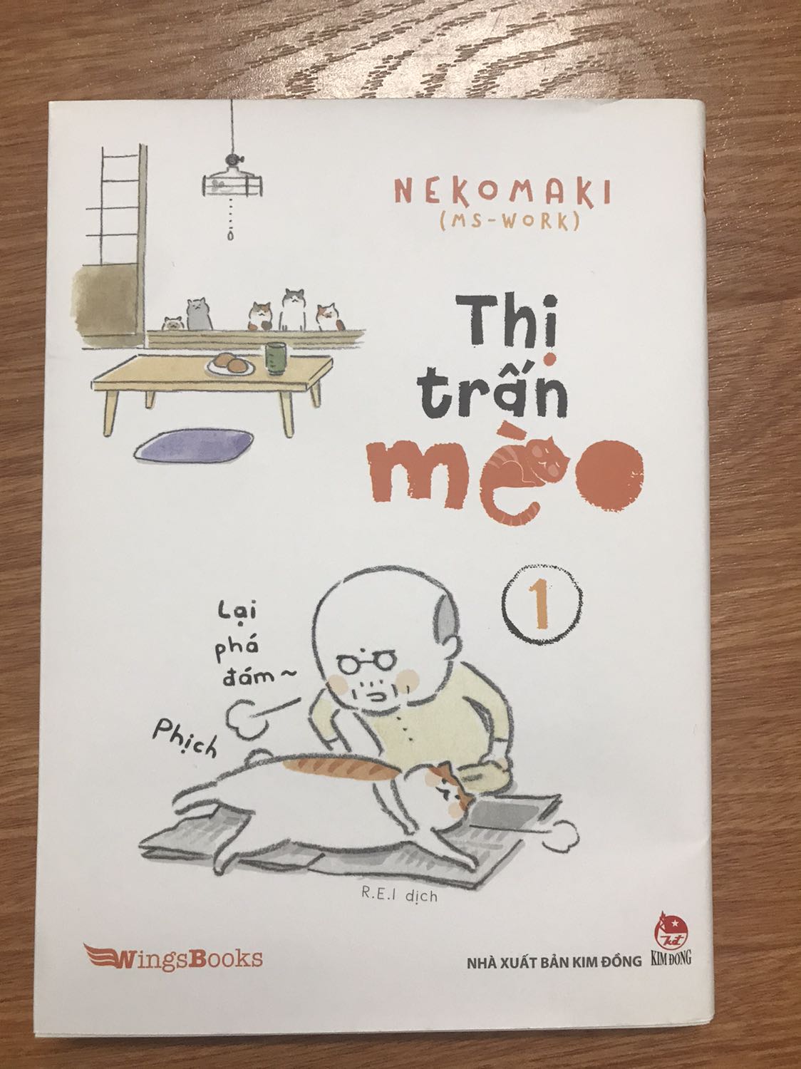 Truyện siêu cute, màu in đẹp lại tặng postcard. Mỗi lần ra tập là chỉ muốn hú hét vì đáng yêu quá. Ngoài đáng yêu thì cũng rất ya nghĩa. Mỗi khi bận lòng mở Thị trấn mèo ra đọc lại là thấy yêu đời ngay à.
Dịch vụ của tiki vẫn 10 điểm nhe.