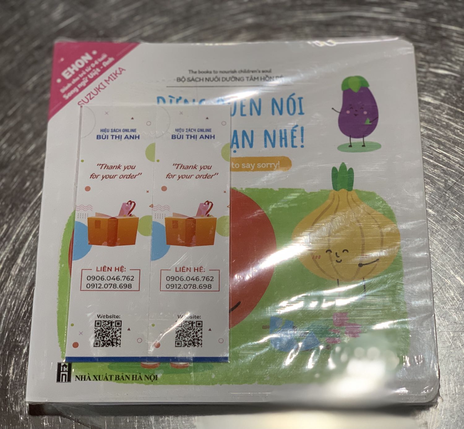 Hàng giao quá lâu, đợi mòn mỏi nhưng bù lại sách đẹp, đóng gói cẩn thận, có mã QR code truy cập vào nghe giọng đọc tiếng anh rất hay. Mua tiki lúc nào cũng yên tâm hơn *** Hàng giao quá lâu, đợi mòn mỏi nhưng bù lại sách đẹp, đóng gói cẩn thận, có mã QR code truy cập vào nghe giọng đọc tiếng anh rất hay. Mua tiki lúc nào cũng yên tâm hơn ***