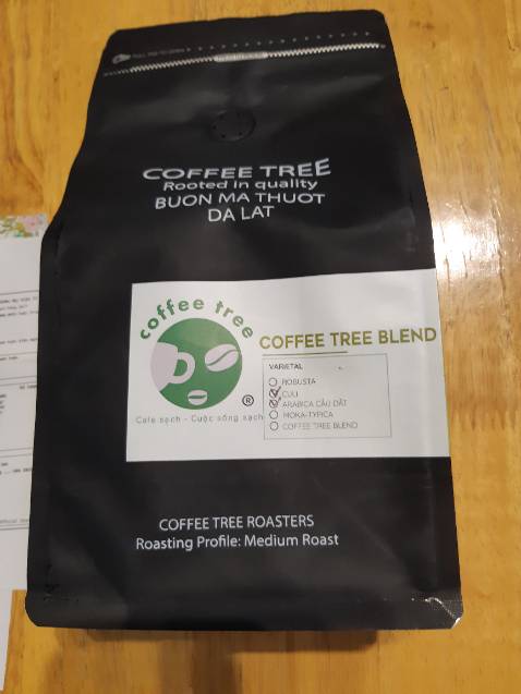 Cuối cùng thì mình cũng có dc Coffee Tree sau bao ngày  giãn cách. Tuy hơi lâu do ảnh hưởng của dịch bệnh nhưng dù sao cũng cám ơn shop đã làm mọi cách để giao hàng sớm nhất. Chất lượng chưa thử nhưng bao bì, mẫu mã đẹp, hy vọng chất lượng cũng ok. Lúc này có coffee uống đã là HP rồi! Cuối cùng thì mình cũng có dc Coffee Tree sau bao ngày  giãn cách. Tuy hơi lâu do ảnh hưởng của dịch bệnh nhưng dù sao cũng cám ơn shop đã làm mọi cách để giao hàng sớm nhất. Chất lượng chưa thử nhưng bao bì, mẫu mã đẹp, hy vọng chất lượng cũng ok. Lúc này có coffee uống đã là HP rồi!