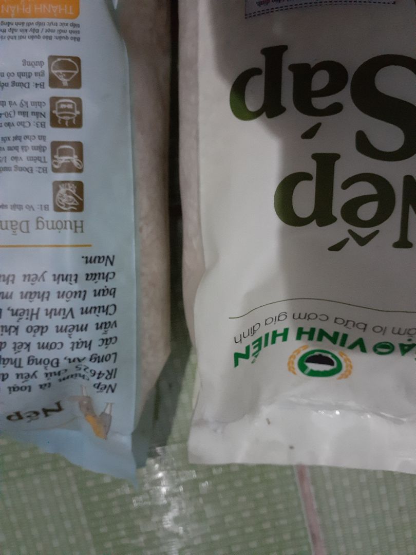 Nếp bị mốc, túi nếp rất cũ, mùi mốc rõ rệt, nsx từ tháng 9/2020, hạt nếp chuyển sang màu xám và có kiến trong túi nếp, lần đầu tiên mua hàng mà bị như vậy, thật sự thất vọng.