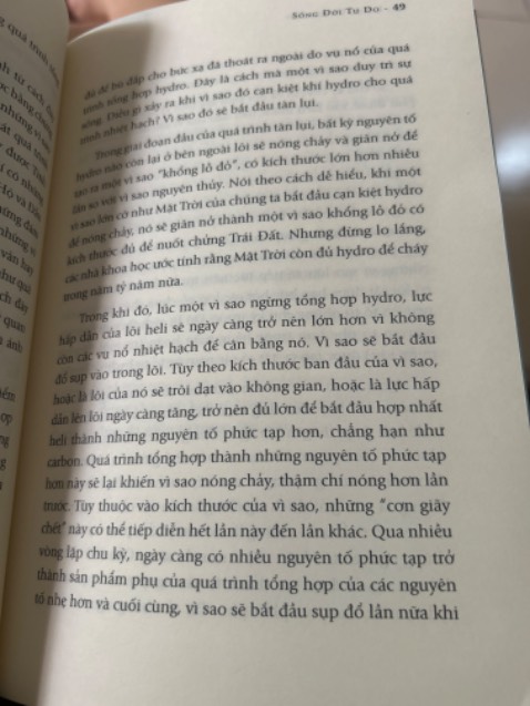 Nội dung rất cuốn, đã đọc 3 quyển của tác giả, quyển nào cũng hay. Nếu bạn nào cần tìm hiểu về nguồn gốc bản chất của vạn vật thì nên đọc quyển này. Con người từ đâu mà có, vạn vật từ đâu mà thành. Dẫn chứng và giải thích kết hợp giữa khoa học và tôn giáo. Chân thành cám ơn tác giả!