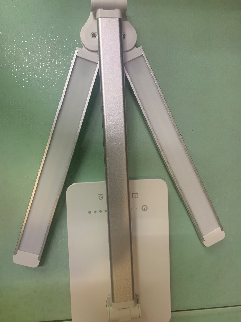 Đèn chất lượng, chức năng như shop đề cập, điều chỉnh độ sáng vs góc độ chiếu linh hoạt khá tiện lợi, nếu có tính năng tích điện thì hoàn hảo hơn, anyway mình rất thích