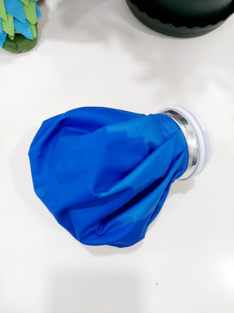 Túi nhỏ nhắn, chất lượng ổn, giữ lạnh cũng khá lâu (tầm 30 phút)