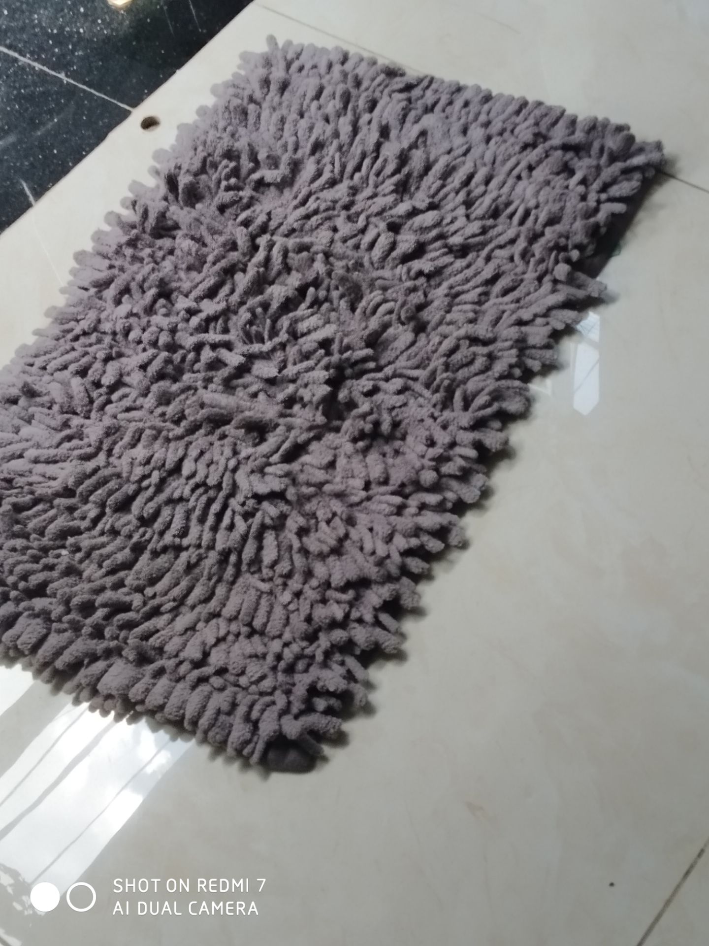 hình ảnh chỉ mang tính chất nhận xu.hàng tốt nhưng người Giao hàng có thái độ không tốt.Nếu các shop không cải thiện người Giao hàng lịch sự hơn thì sẽ bị bùn hàng dài dài!