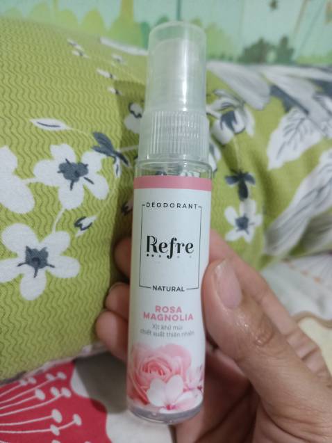 Cái mùi này thơm kỳ lắm mình k thích, vẫn là mùi hương phấn thơm dễ chịu nhất.
Mùi In love khá ngọt ngào.
Mùi màu tím và hương cỏ củn okela.