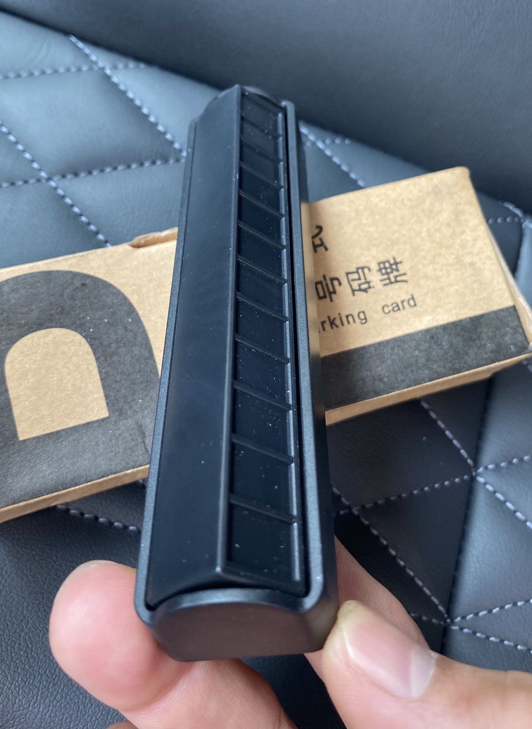 Hàng guao không đúng như quảng cáo
Chỉ có bảng *** chứ không có giá đỡ điện thoại. 
Bán hàng không uy tín. *** đảo