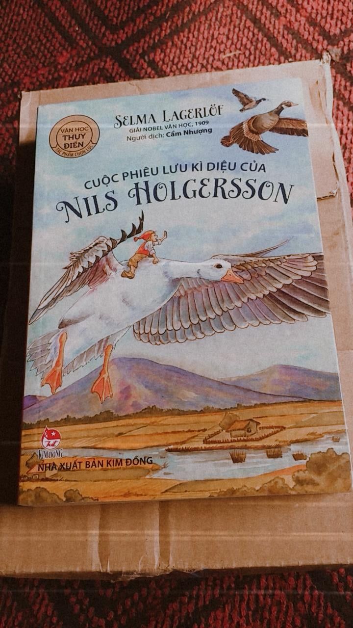 Ship nhanh hơn dự kiến 1 ngày. Sách rất đẹp, tuy nhiên có cong bìa và bẩn một chút. Chưa đọc nội dung nhưng đã nghe review tốt nên rất hy vọng ❤. Cảm ơn tiki