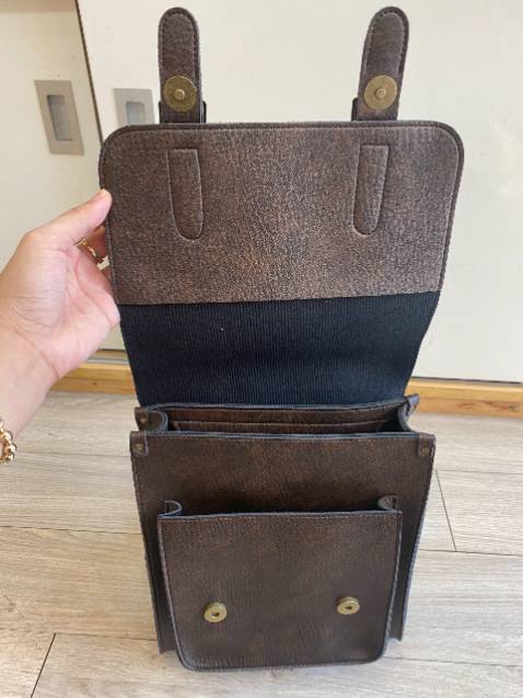 cảm ơn shop vì đã đóng gói cẩn thận, balo k bị gãy form, đường may chắc chắn đẹp lắm ạ, nhận hàng rất là chim ưng luôn,  em sẽ giới thiệu bạn bè ủng hộ shop nè hêhe