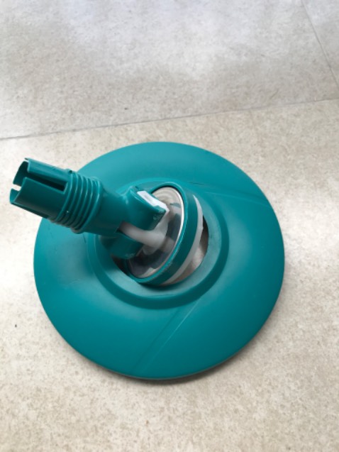 Tôi viết đánh giá này không phải để dìm hàng mà mô tả cụ thể chất lượng sp bằng trải nghiệm của chính mình: Hàng mỏng mảnh, không chắc chắn. Tôi dùng được 1 tháng đã hỏng. Đặc biệt cái cổ của cây lau rất ật ưỡng, đang xoay để vắt thì lại ật ngang ra. Chán!