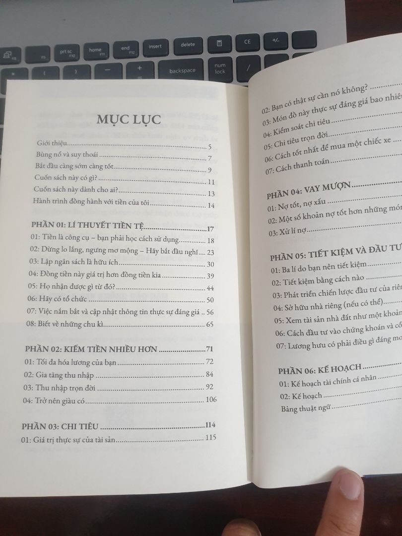 Cuốn sách hay đối với người chưa có thói quen Nghĩ về tiền một cách đúng đắn và thiết lập kế hoạch tài chính cho tương lai, đặc biệt là người trẻ hay có chi tiêu phung phí, không có kế hoạch và quý trọng đồng tiền. Tuy có một số loại hình tiền tệ và quy luật thu nhập chi tiêu chưa thật sự phù hợp tại nước ta. Nhưng người đọc sẽ hiểu thêm về lý thuyết tiền tệ, cách kiếm tiền, cách tiết kiệm tiền và đầu tư thông minh cho tương lai. Đúng như nội dung sách đã viết "Chìa khóa thông minh trong chuyện tiền nong không phải là kiếm nhiều tiền hơn mà là sử dụng chúng như thể nào".