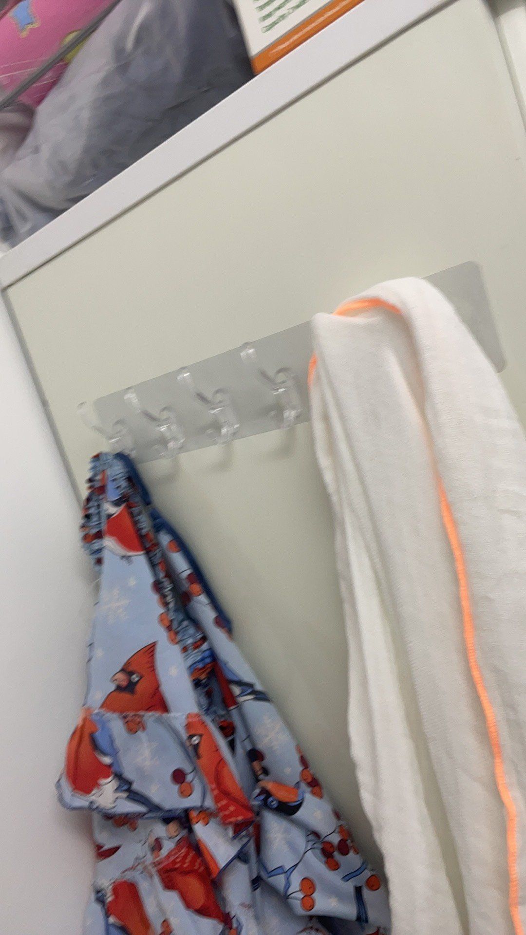 Rất chi là ưng ý luôn, chắc chắn lắm ý. sẽ mua thêm để dán, mk khuyên là nên dán ở mặt kính sẽ chắc hơn mọi chỗ khác